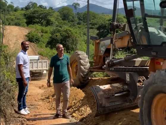 Camacã: Prefeitura realiza mais manutenção em ruas da cidade com patrolamento e cascalhos